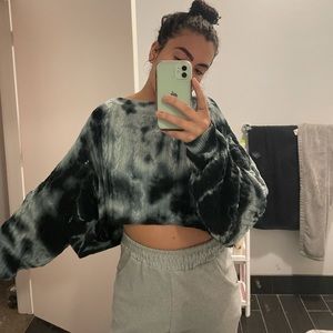 Cropped yet oversized cable-knit tie-dye sweater!